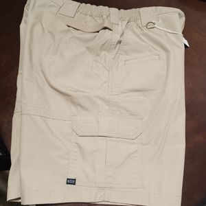 5.11 tactical mens cargo shorts new.